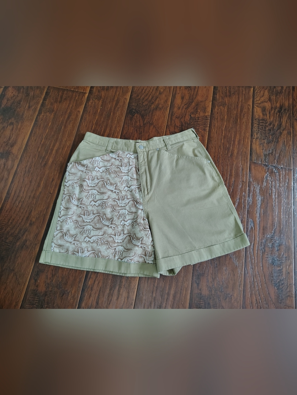 Custom vintage Cenza dinosaur skeletons x khaki shorts Size 34